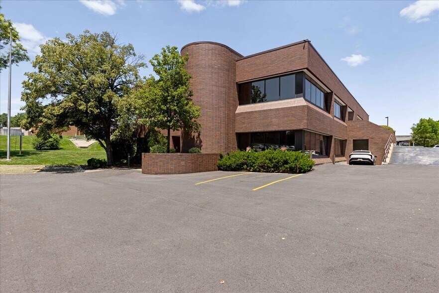 More Photos Of 11775 W 112th St, Overland Park Medical For Lease