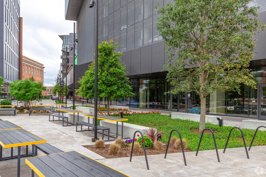 More Photos Of 2550 Pacific Ave, Dallas Coworking Space