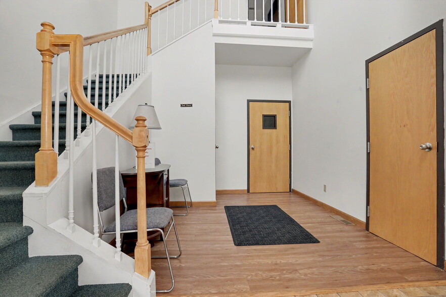 More Photos Of 27 Mill Plain Rd, Danbury Office For Sale