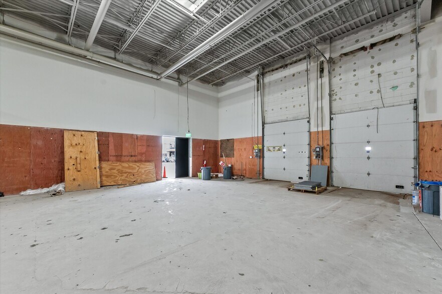 More Photos Of 2651 S Rochester Rd, Rochester Hills General Retail For Lease