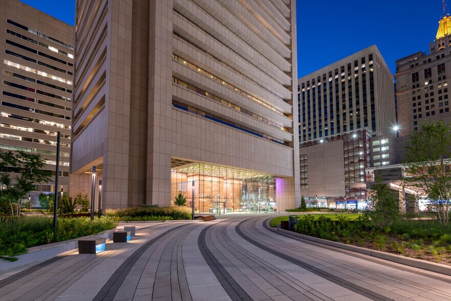 More Photos Of 100 Light St, Baltimore Office For Lease