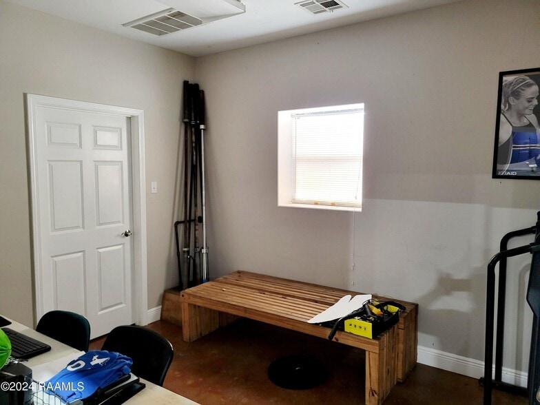 More Photos Of 644 Enterprise Pky, Breaux Bridge Flex For Lease