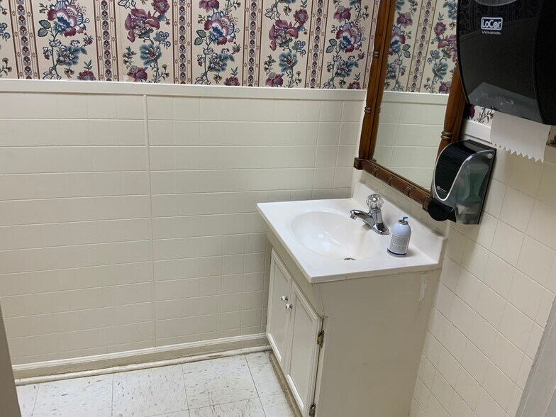 More Photos Of 401 W Cumberland St, Dunn Funeral Home For Sale