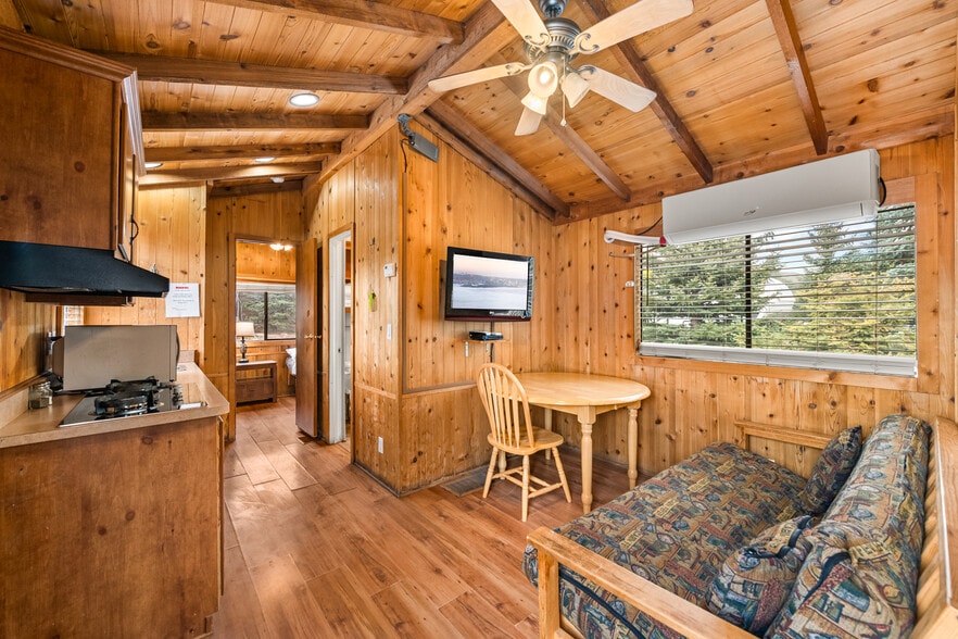 More Photos Of 1050 South Blvd, Dutch John Hotel For Sale