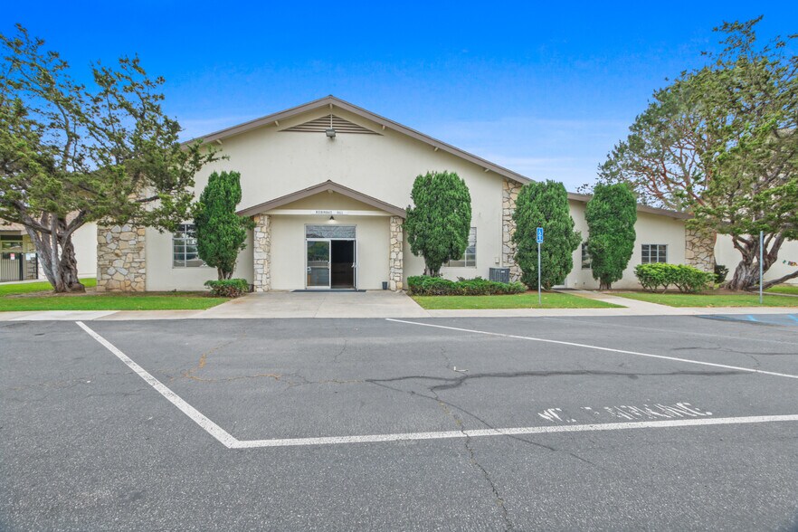 More Photos Of 2555 Santiago St, Santa Ana Schools For Sale