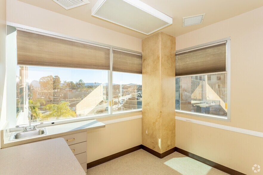 More Photos Of 488 E Valley Pky, Escondido Medical For Lease
