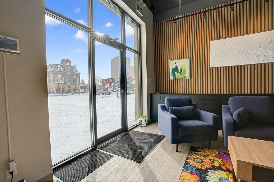 More Photos Of 812 Dundas St, London Freestanding For Sale