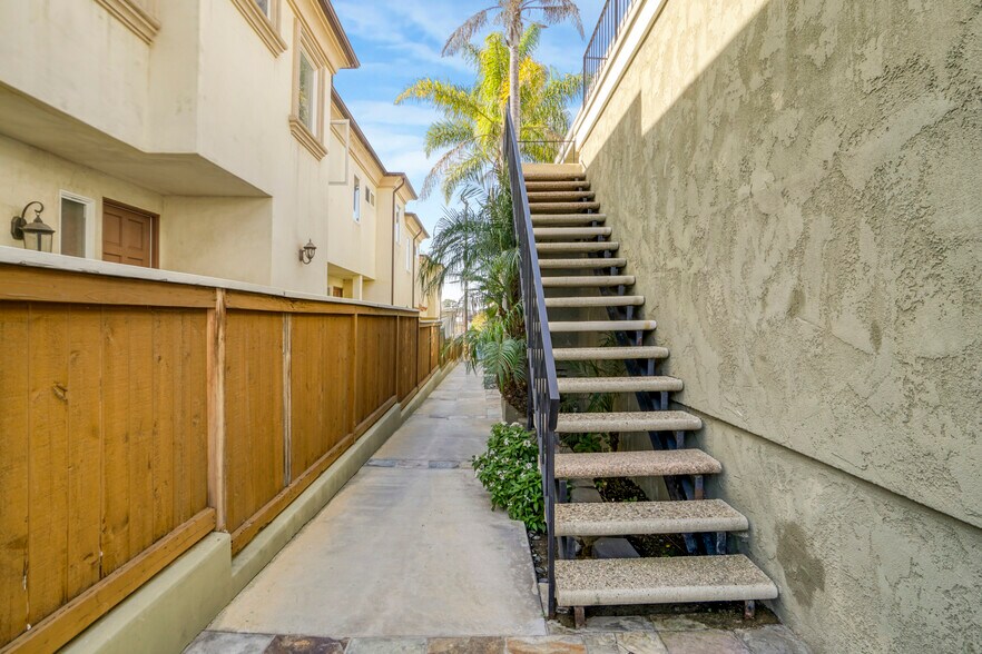 More Photos Of 221 Sheldon St, El Segundo Apartments For Sale