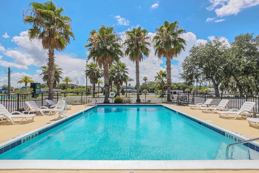 More Photos Of 1392 W North Blvd, Leesburg Hotel For Sale