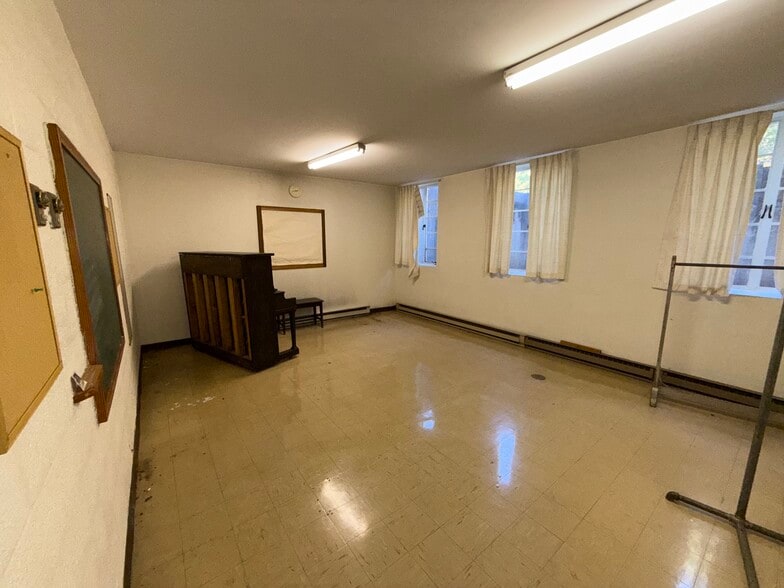 More Photos Of 4404 Williamson Rd NW, Roanoke Specialty For Sale