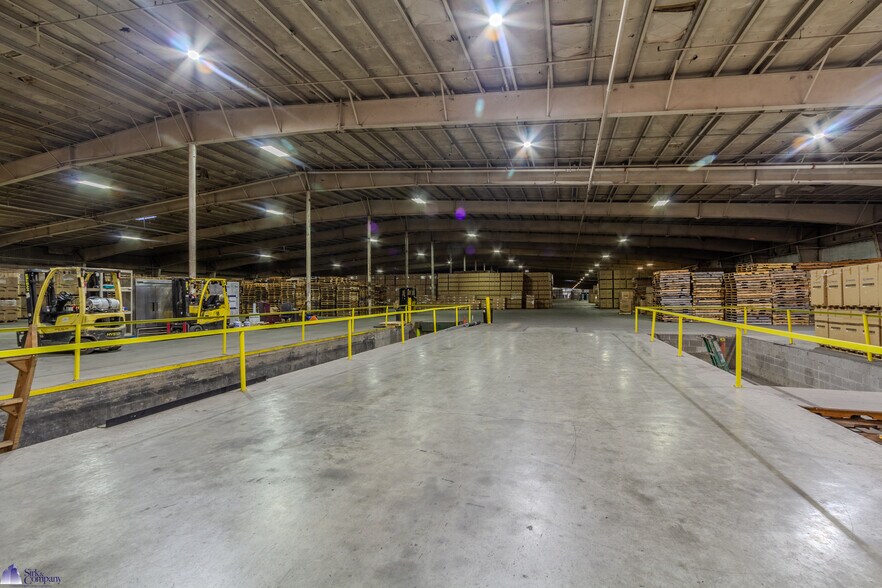 More Photos Of 7845 Carneal Rd, West Paducah Warehouse For Lease