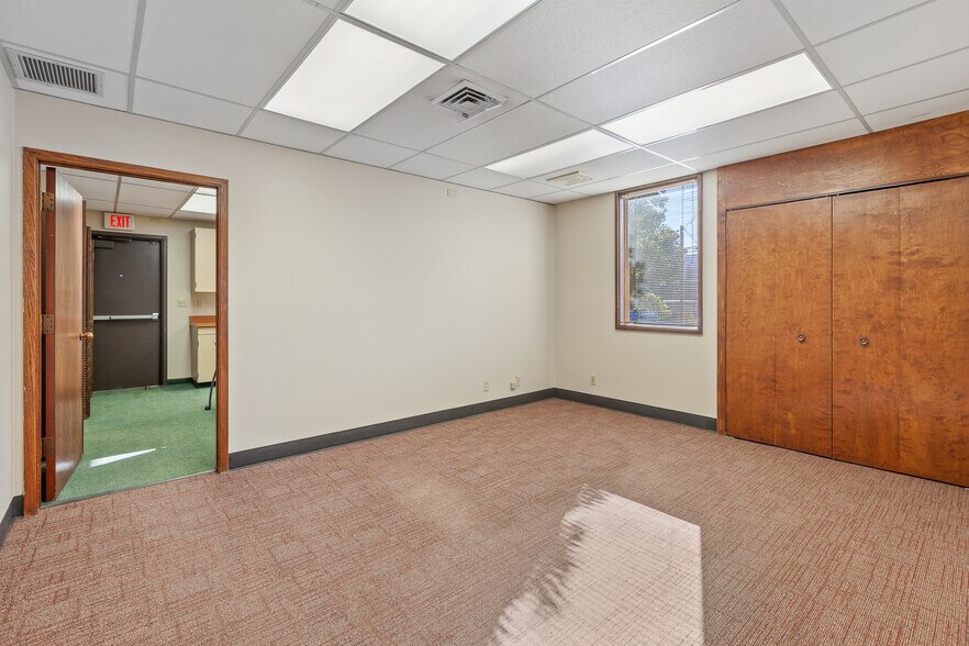 More Photos Of 5513 Highway 2, Priest River Bank For Lease