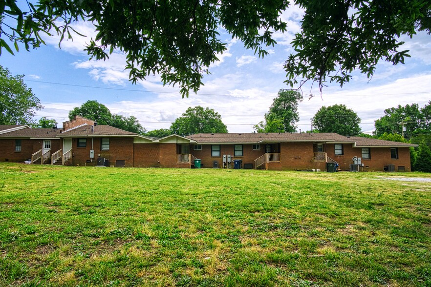 More Photos Of 19612 & 19630 Oak St, Cornelius Apartments For Sale