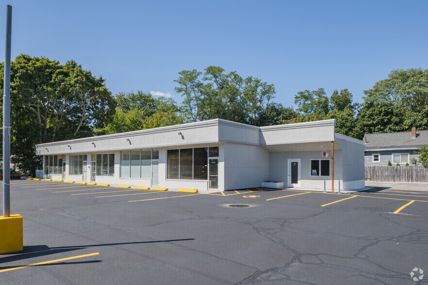 More Photos Of 1237-1247 W Shore Rd, Warwick Freestanding For Lease
