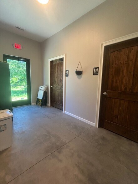 More Photos Of 200 Highlandville Rd, Highlandville Restaurant For Sale