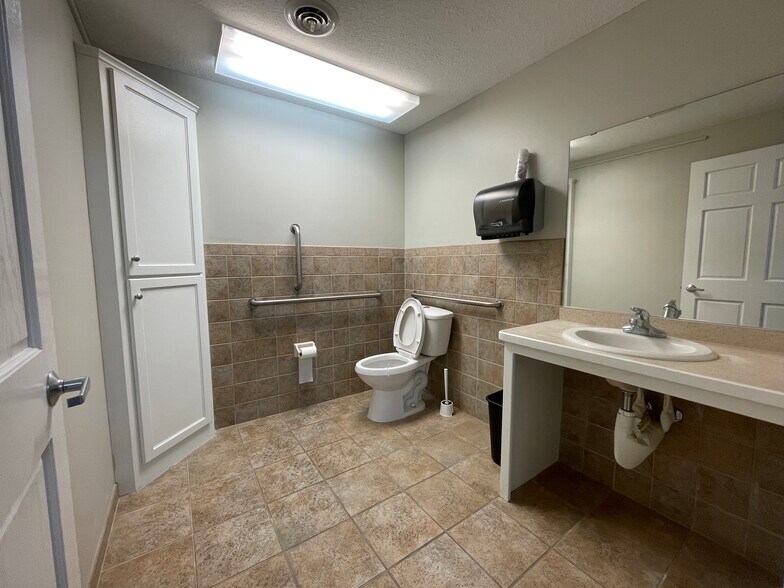 More Photos Of 5810 Blackshire Path, Inver Grove Heights Office Residential For Lease