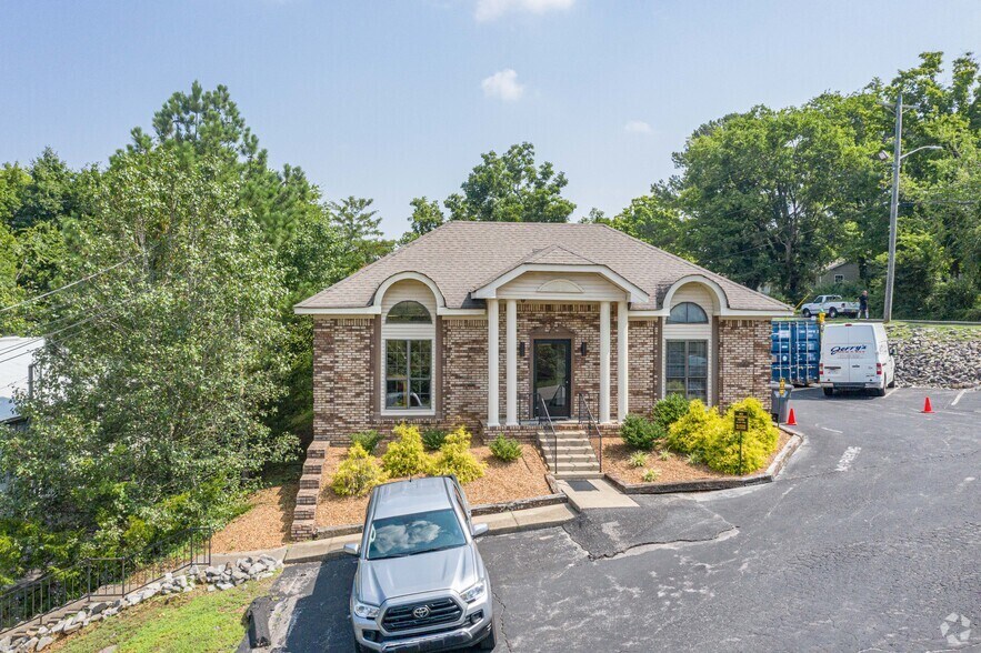 More Photos Of 139 Dean Dr, Clarksville Office For Sale