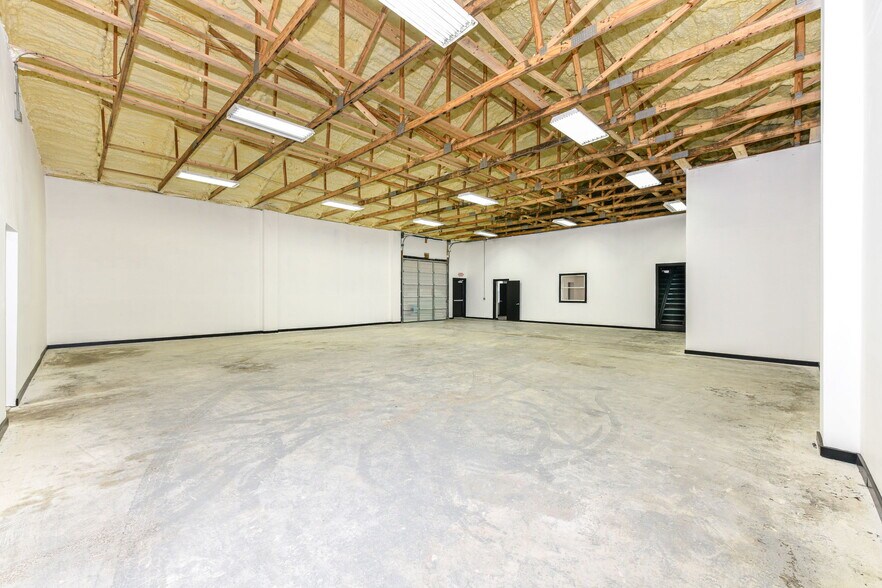 More Photos Of 3910 E 21st St, Indianapolis Auto Repair For Sale