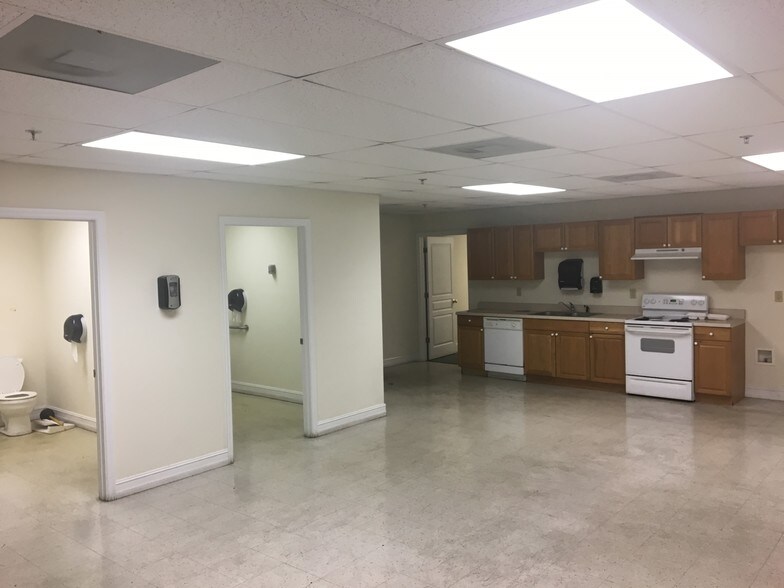 More Photos Of 420 Industrial Blvd, Baldwin Manufacturing For Sale