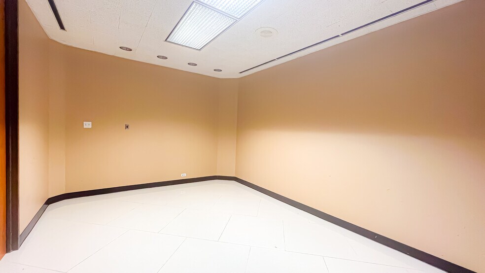 More Photos Of 9525 Bissonnet St, Houston General Retail For Lease