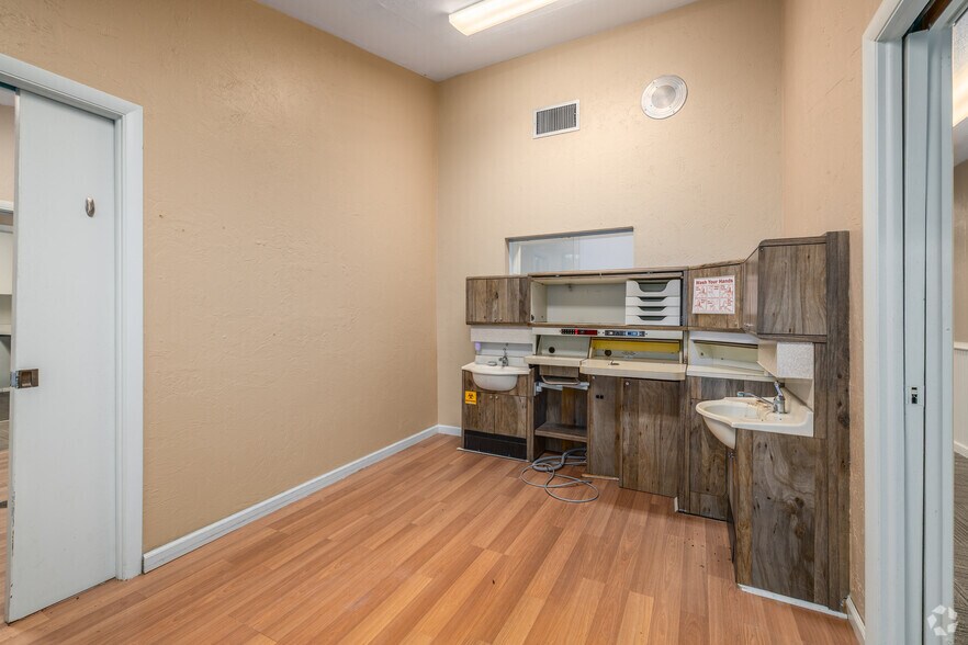 More Photos Of 1230 NW 9th Ave, Gainesville Medical For Sale