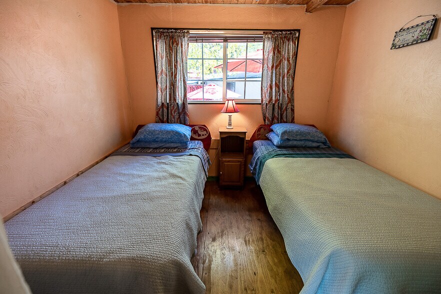 100 Boone, Conconully, WA 98819 Hotel For Sale