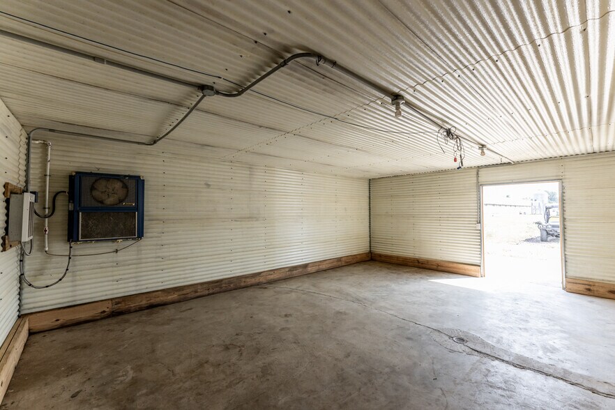 More Photos Of 3585 AN County Road 2701, Tennessee Colony Specialty For Sale