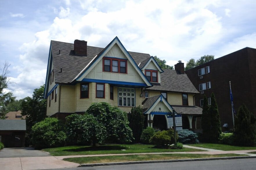 Primary Photo Of 638 Prospect Ave, Hartford Office For Sale