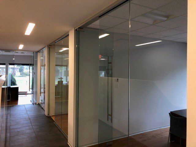 More Photos Of 85 Aut du Souvenir, L'Île-Perrot General Retail For Sale