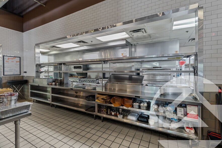 More Photos Of 419 S Main St, Royal Oak Restaurant For Lease