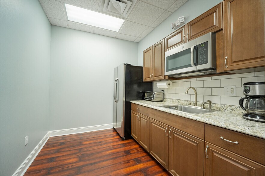 More Photos Of 523 Wekiva Commons Cir, Apopka Office For Sale