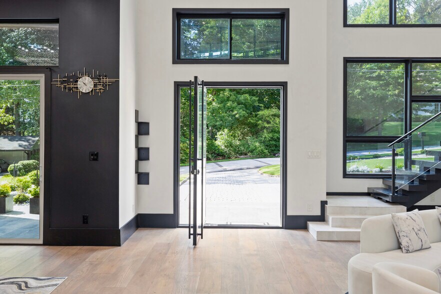 More Photos Of 2401 Greenglade Rd NE, Atlanta Specialty For Sale