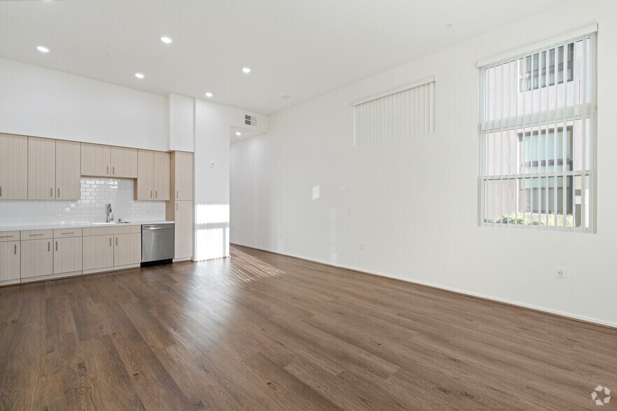 More Photos Of 6838-6874 Northbank Dr, Ventura Apartments For Lease