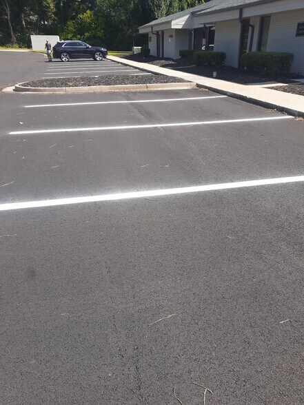 More Photos Of 600 Houze Way, Roswell Medical For Lease