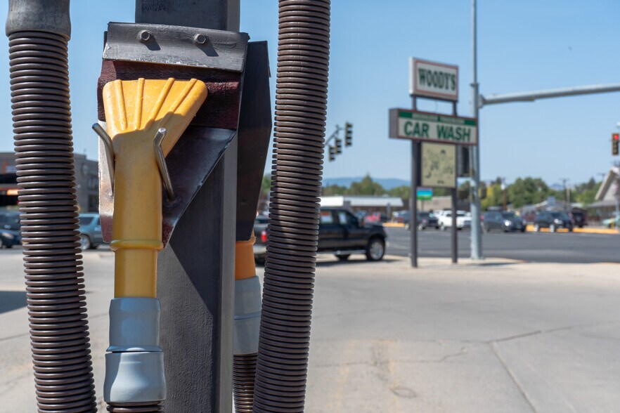 More Photos Of 1201 Cedar St, Helena Carwash For Sale