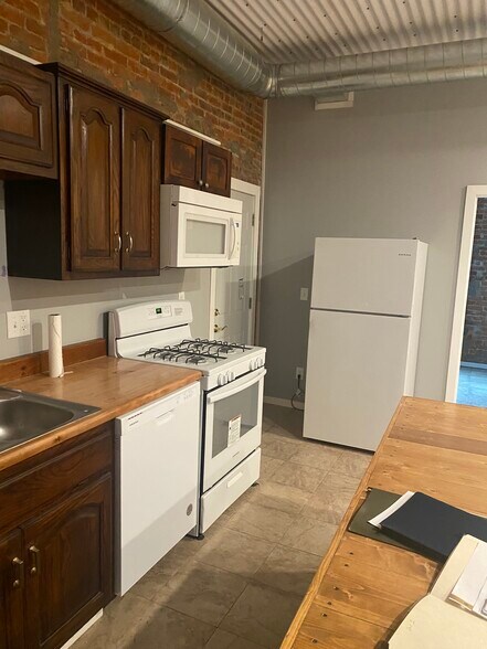 More Photos Of 116 Tecumseh St, Dundee Storefront Retail Office For Sale
