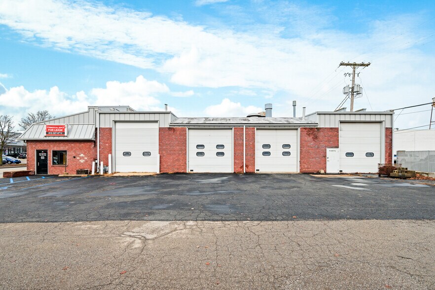 More Photos Of 1441 Central Ave, Columbus Auto Repair For Lease