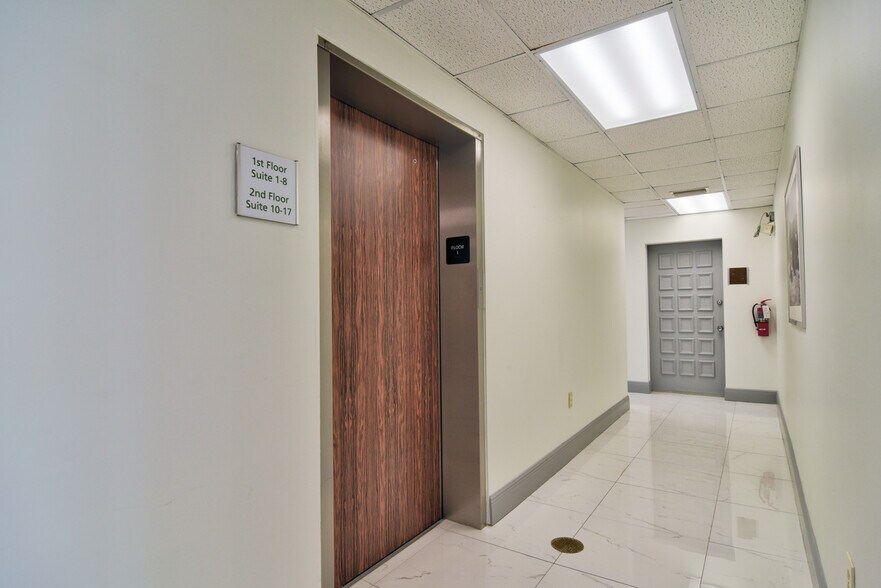 More Photos Of 12945 Seminole Blvd, Largo Office For Lease