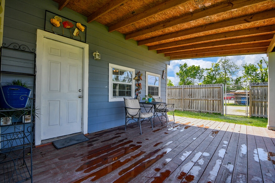 More Photos Of 2206 Hartwick Rd, Houston Contractor Storage Yard For Sale