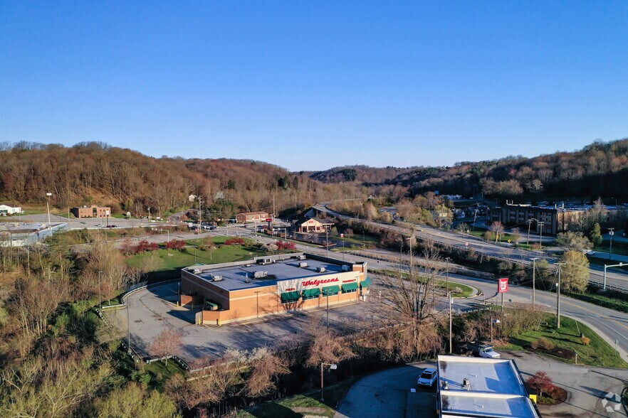 More Photos Of 30 Pine Creek Rd, Wexford Drugstore For Lease