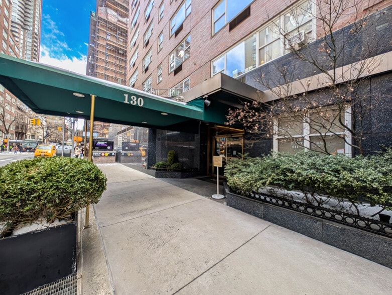 More Photos Of 130 E 63rd St, New York Apartments For Sale