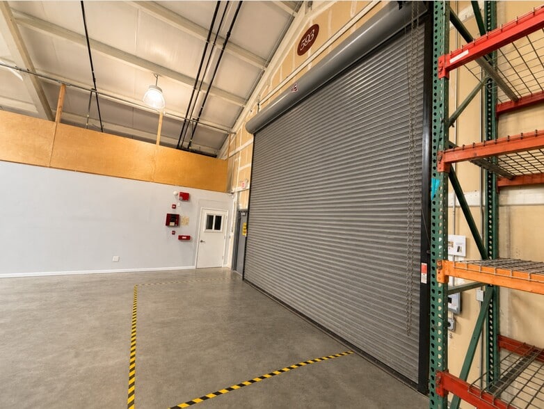 More Photos Of 593 Quarry Rd, San Carlos Warehouse For Lease
