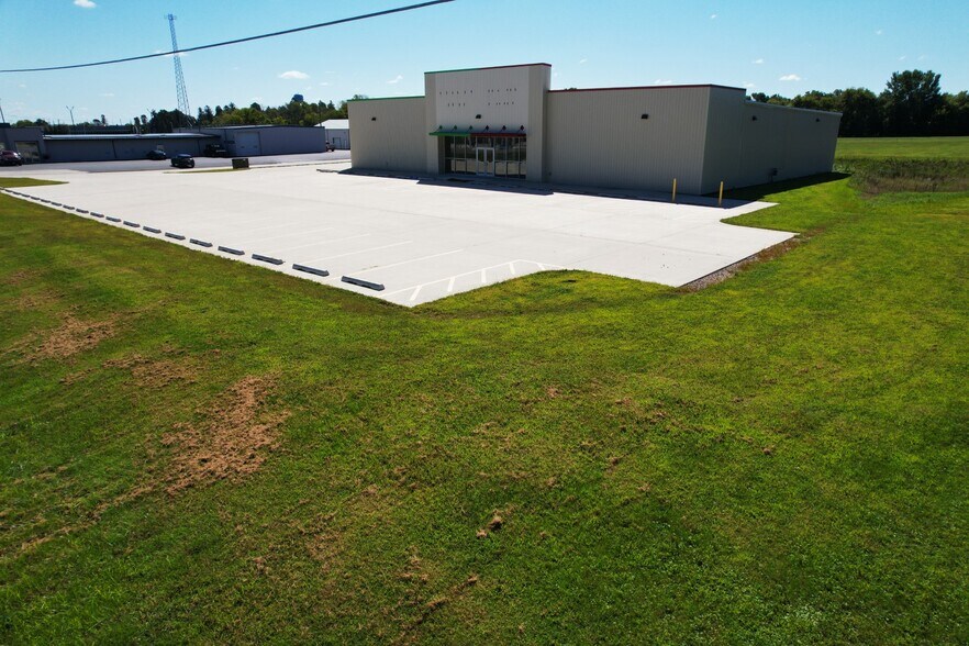 More Photos Of 970 Highway 18, Britt Freestanding For Sale