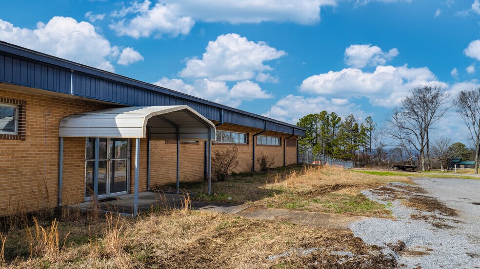 More Photos Of 5759 Tammy Little Dr, Section Warehouse For Sale