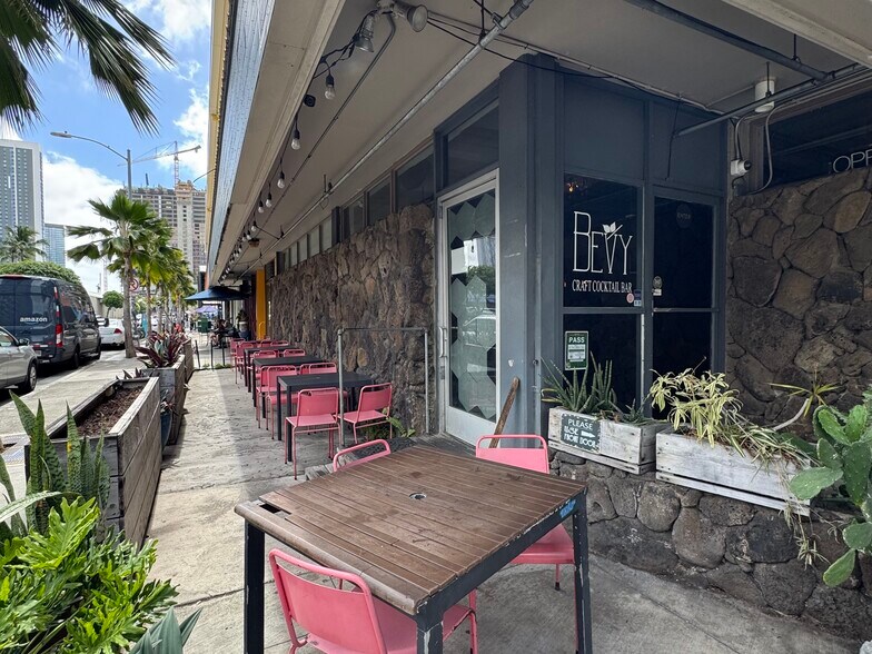 More Photos Of 675 Auahi St, Honolulu Restaurant For Lease