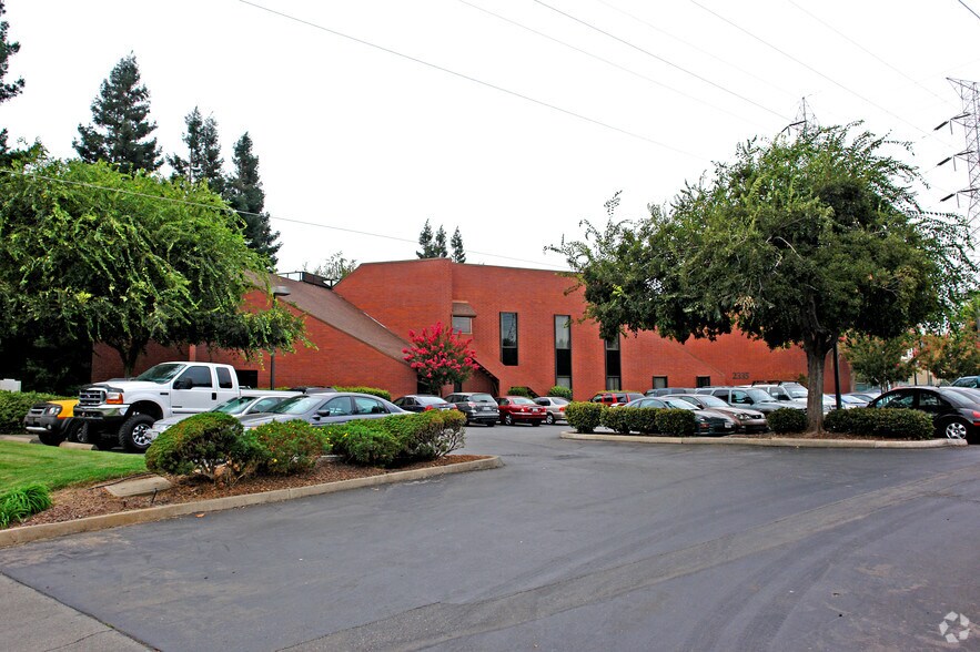 More Photos Of 2335 American River Dr, Sacramento Office For Lease