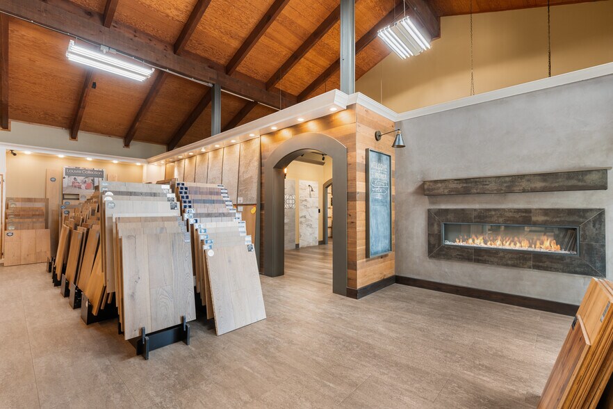 More Photos Of 807 S Auburn St, Grass Valley Showroom For Sale