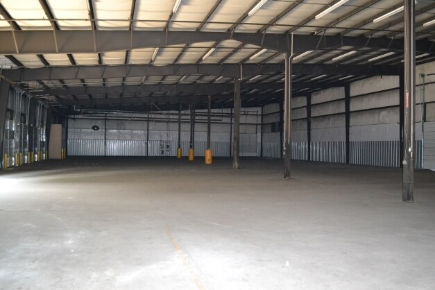 More Photos Of 840 Tightsqueeze Industrial Rd, Chatham Warehouse For Lease