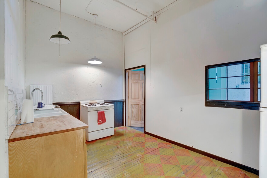 More Photos Of 45 Broadway, Brooklyn Storefront Retail Residential For Lease