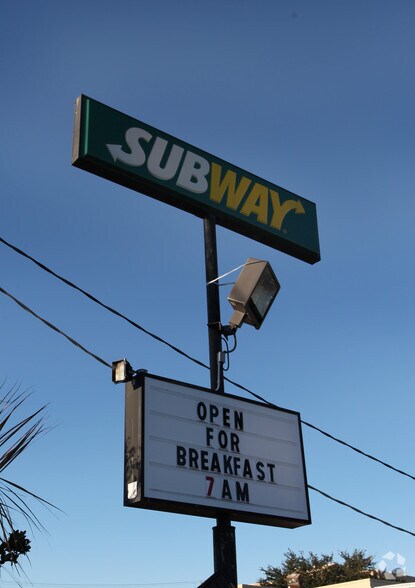 More Photos Of 1030 University Blvd N, Jacksonville Restaurant For Lease